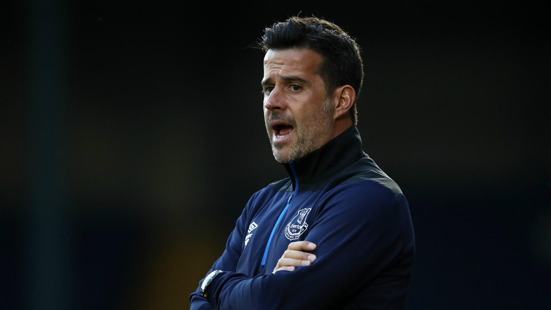 加强了中场 加强了中场